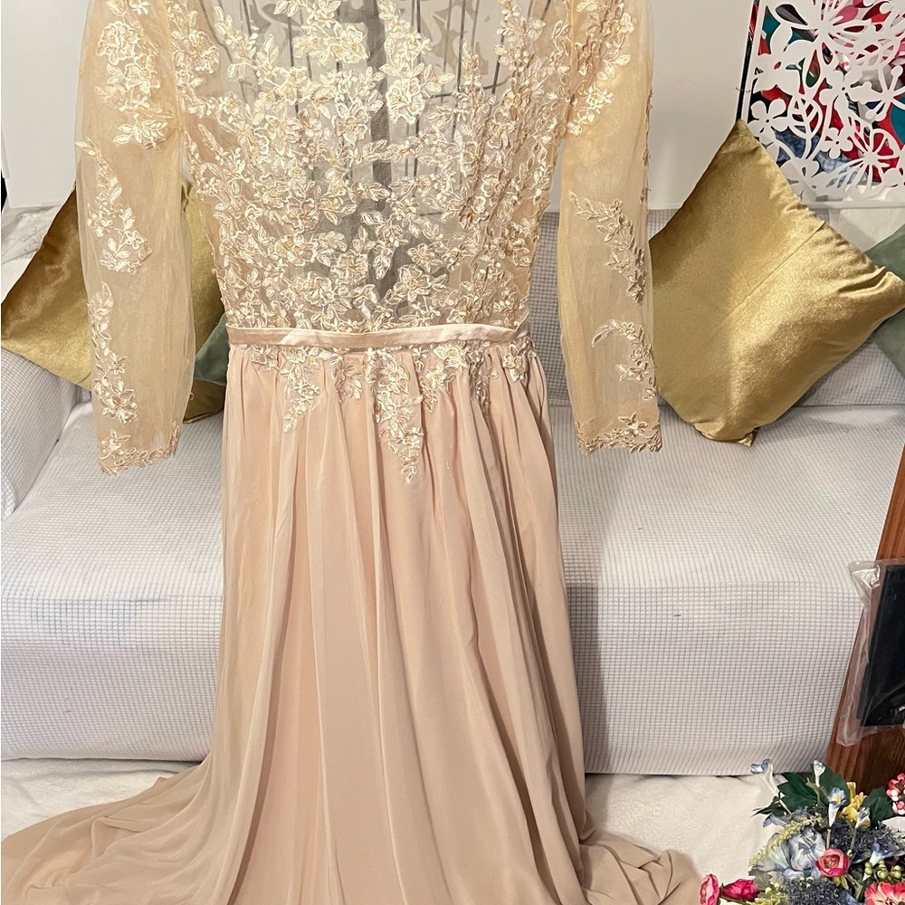 Elegant Lace Evening Gown in Cream